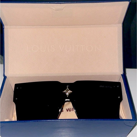 I’m selling these LV glasses, barley worn - Picture 1 of 5